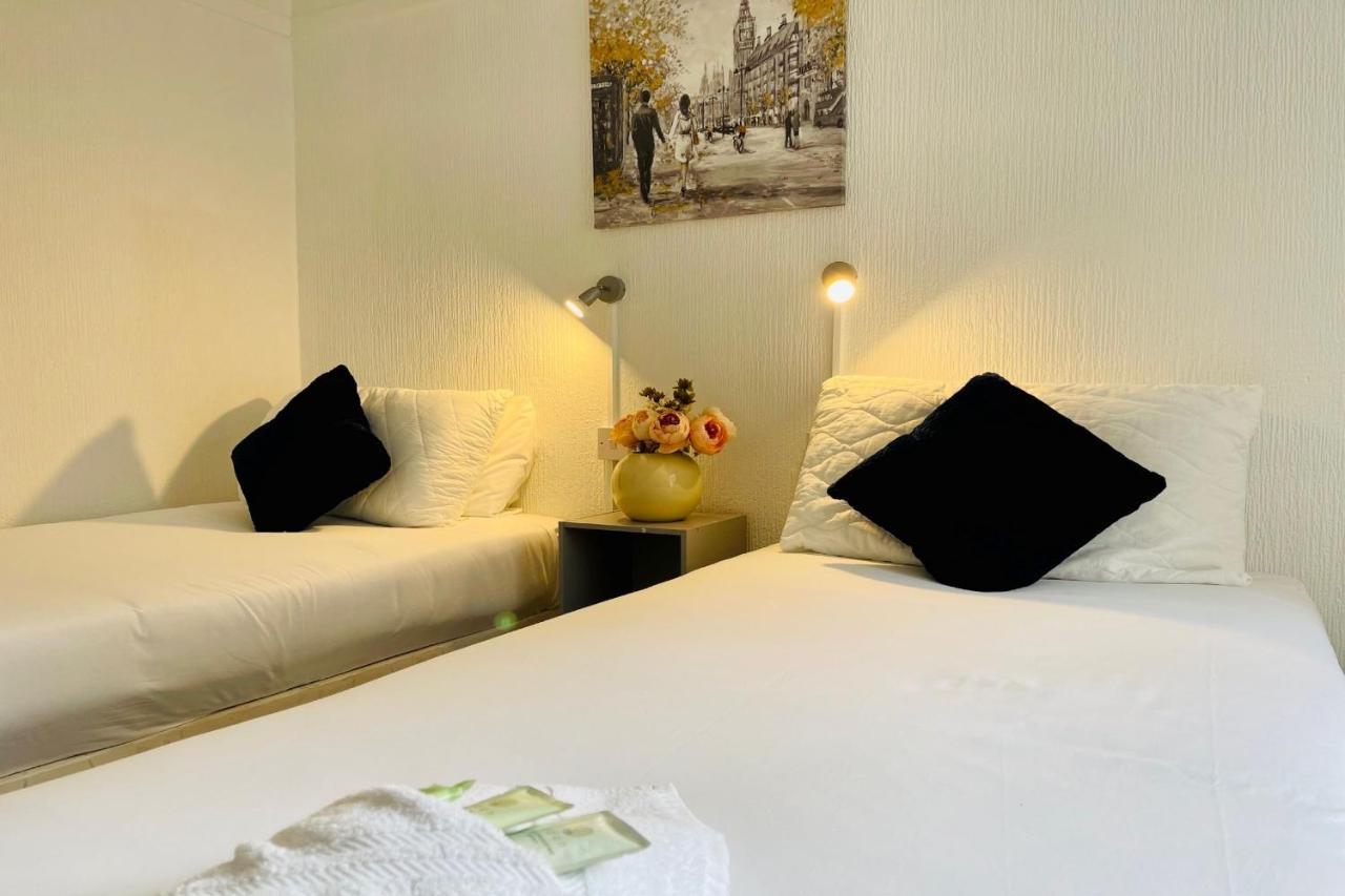 Oyo The Sun Hotel สเกคเนส ภายนอก รูปภาพ